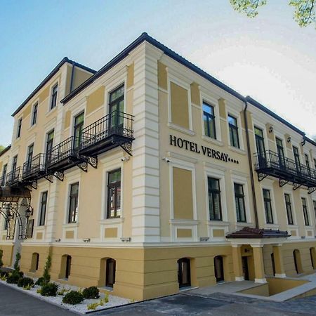Hotel Versay Baile Herculane Bagian luar foto