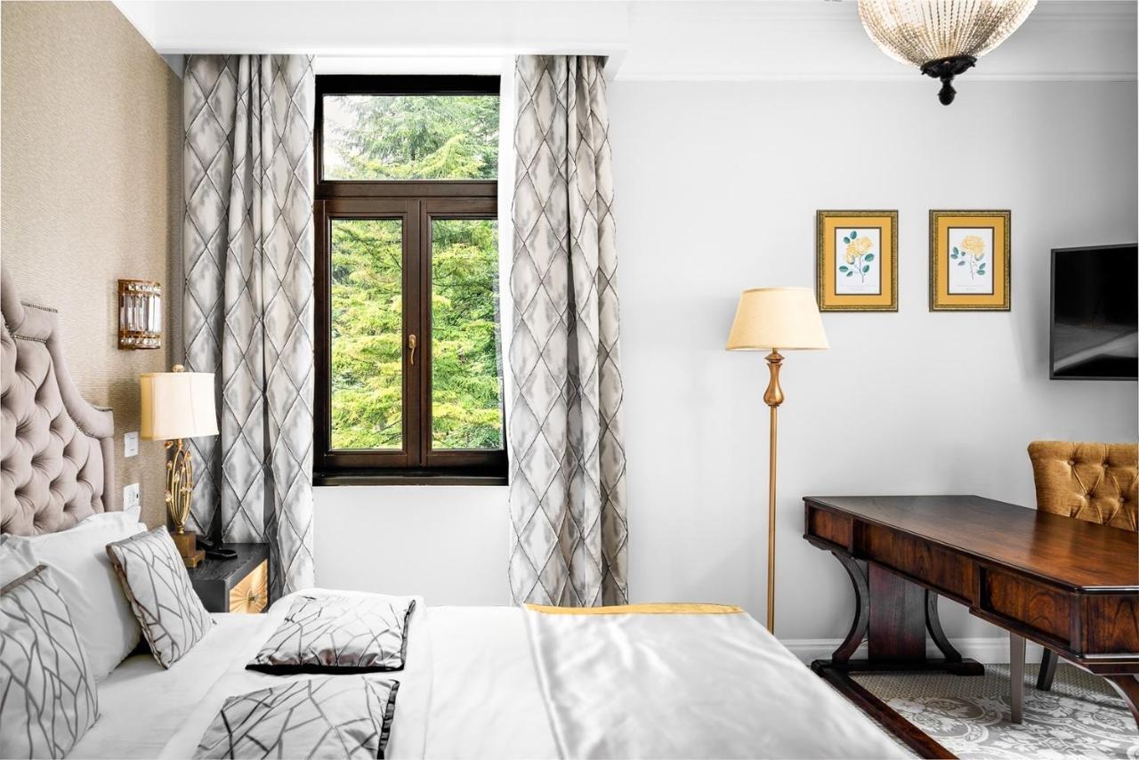 Hotel Versay Baile Herculane Bagian luar foto
