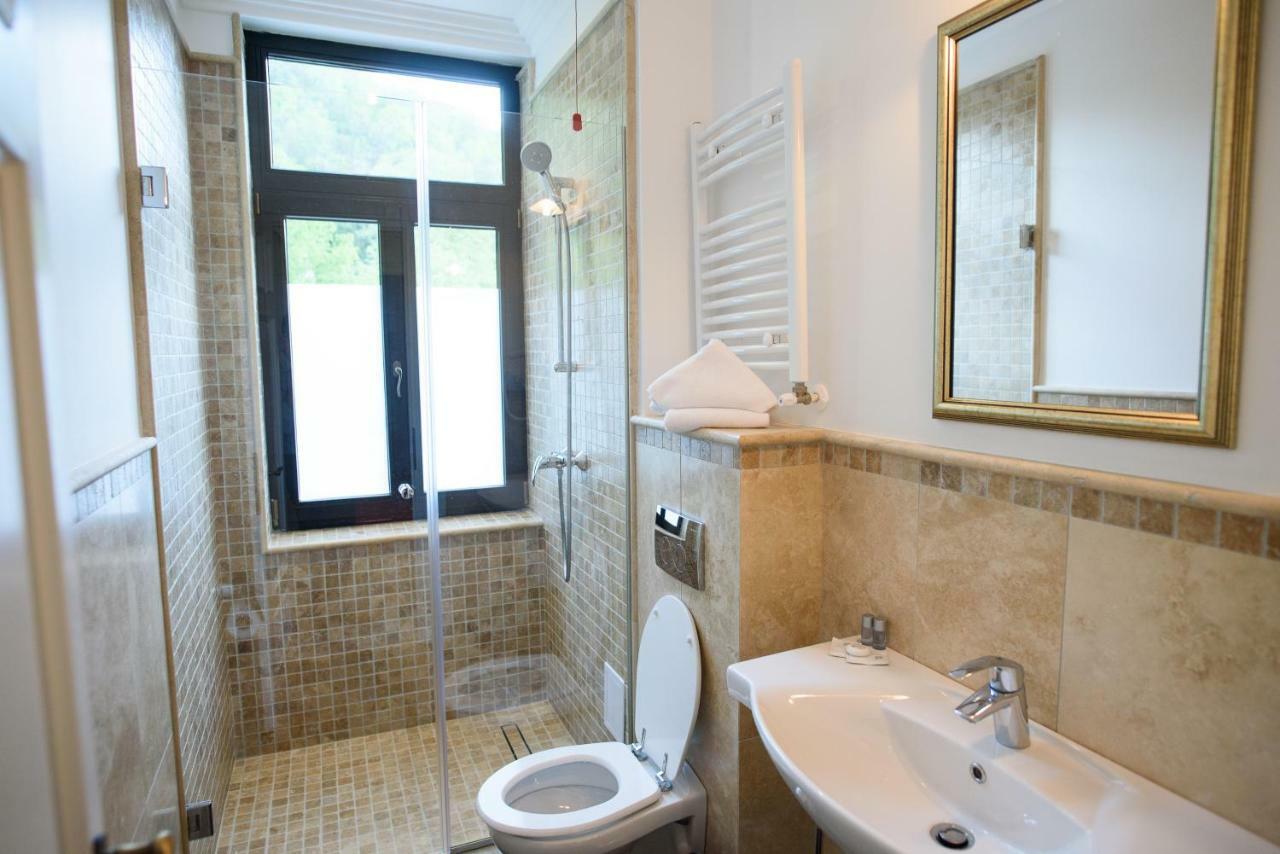 Hotel Versay Baile Herculane Bagian luar foto