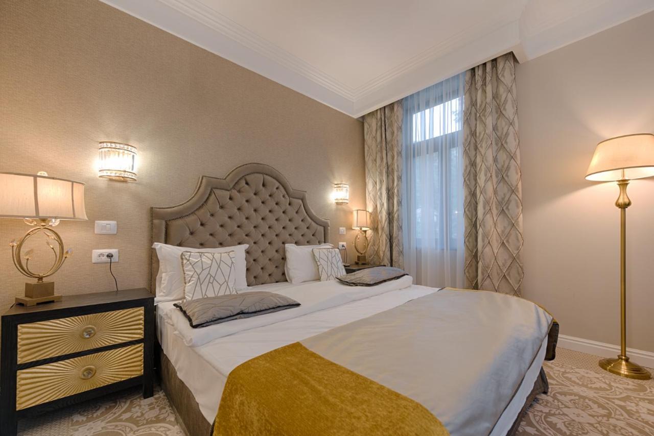Hotel Versay Baile Herculane Bagian luar foto