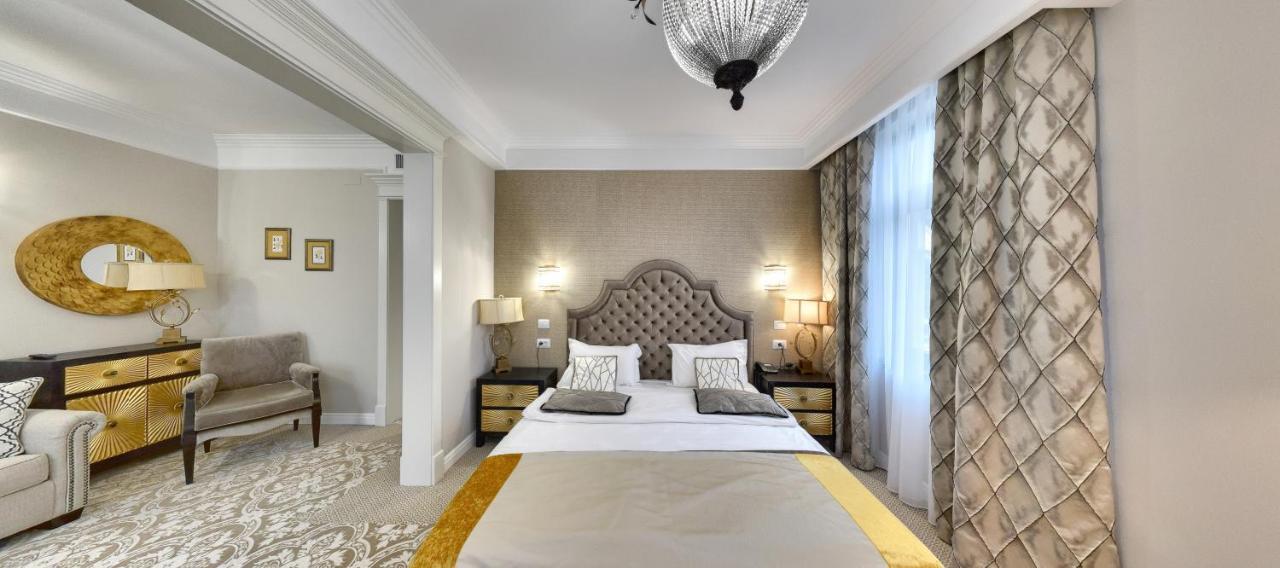 Hotel Versay Baile Herculane Bagian luar foto